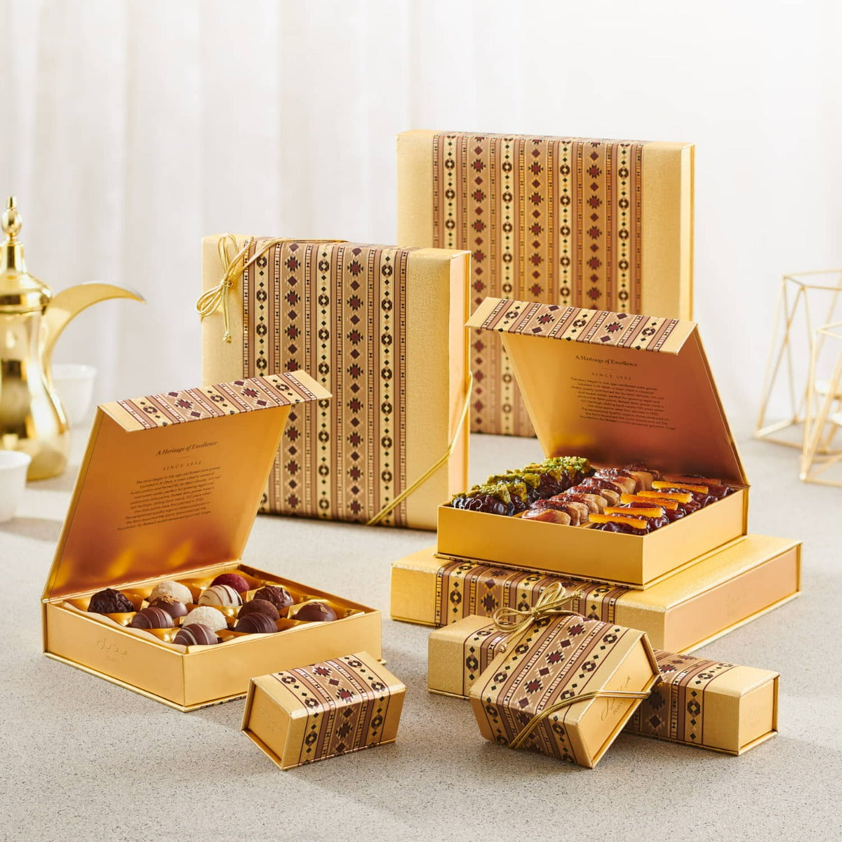 Bateel Sadu Gift Set Medium Premium Ajwa Dates-AE